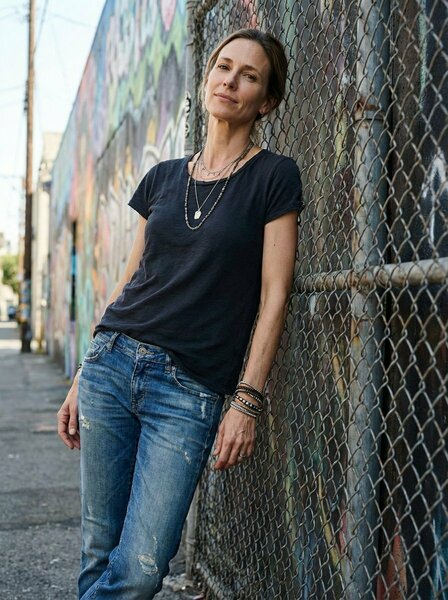 Fotorealistický portrét štíhlé krásné ženy